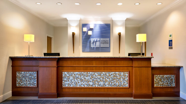 Holiday Inn Express Hotel & Suites Lobby