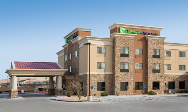 Holiday Inn Express & Suites Exterior
