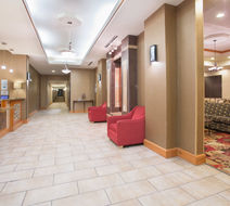 Holiday Inn Express & Suites Lobby