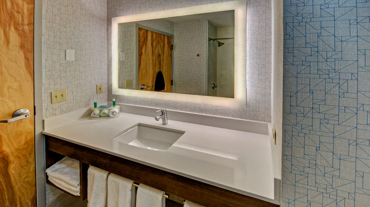 Holiday Inn Express & Suites Room