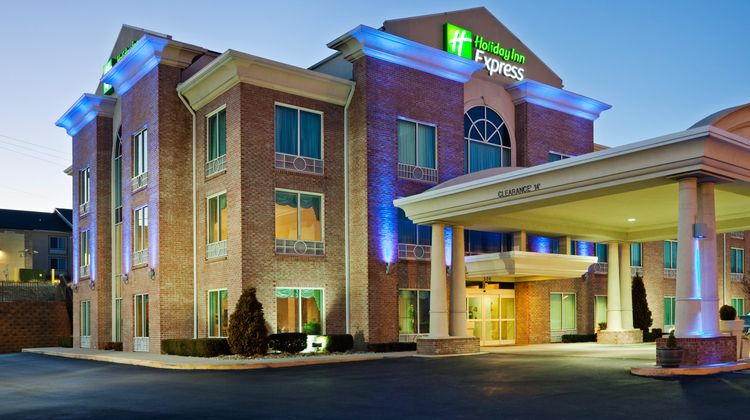 Holiday Inn Express & Suites Exterior