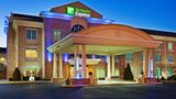 Holiday Inn Express & Suites Exterior