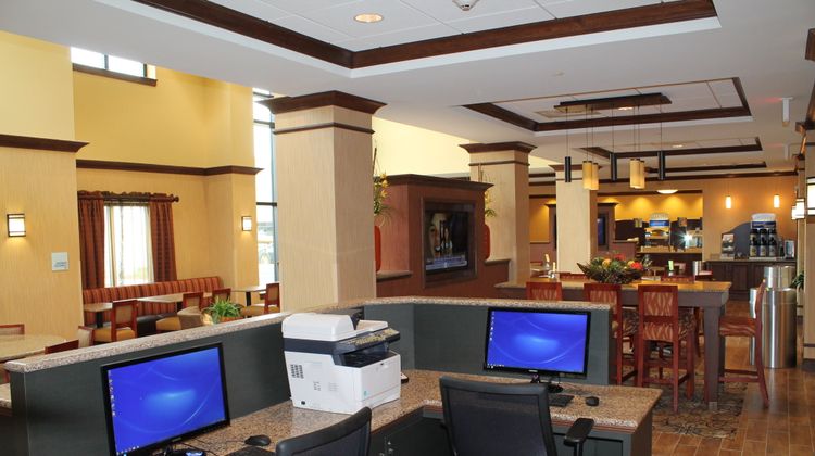 Holiday Inn Express Hotel/Suites Paducah Lobby