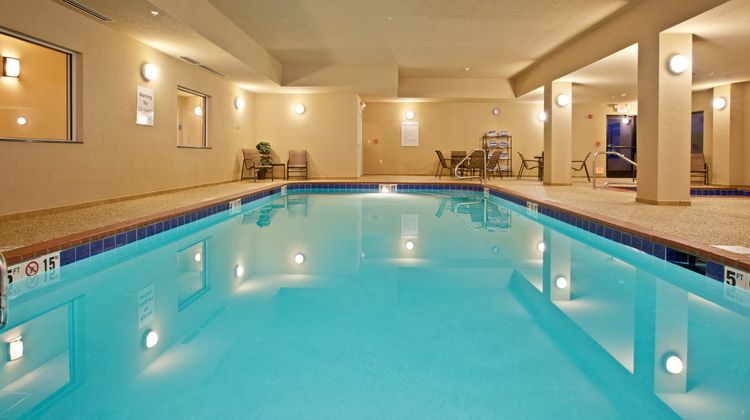 Holiday Inn Express and Suites Ripley Pool