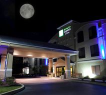 Holiday Inn Express Hotel & Suites Exterior