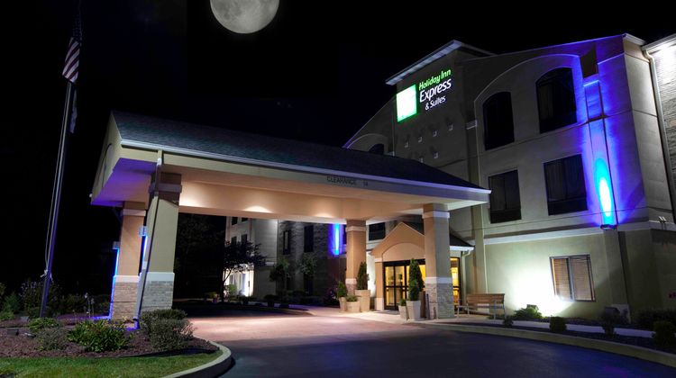 Holiday Inn Express Hotel & Suites Exterior