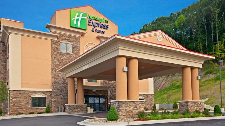 Holiday Inn Express and Suites Ripley Exterior