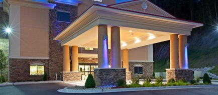 Holiday Inn Express and Suites Ripley Exterior