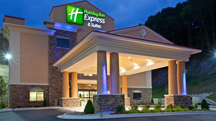 Holiday Inn Express and Suites Ripley Exterior