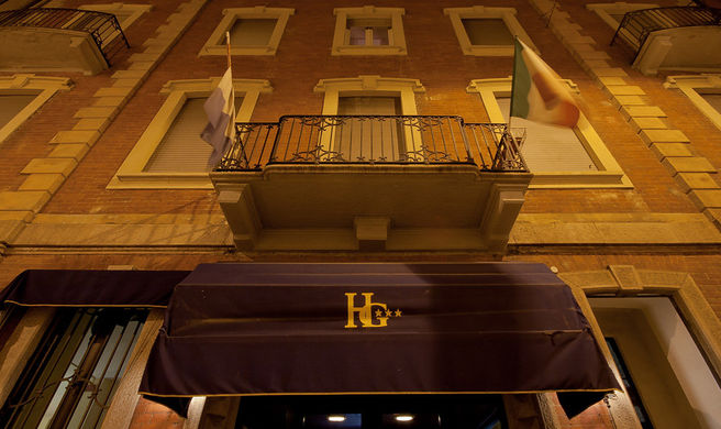 Hotel Genius Downtown Exterior