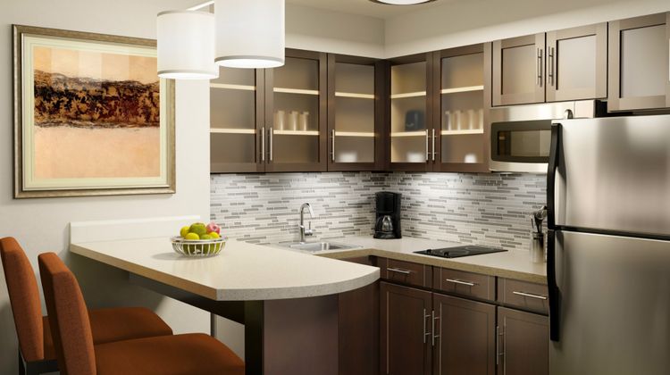 Staybridge Suites St Louis - Westport Room