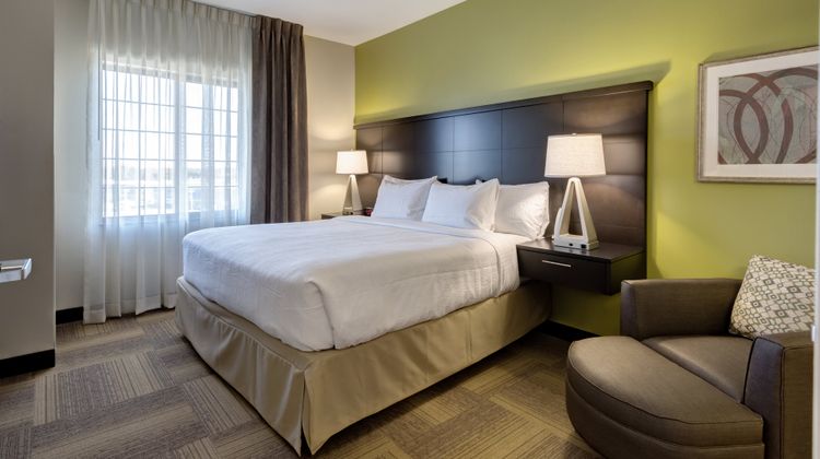 Staybridge Suites St Louis - Westport Room
