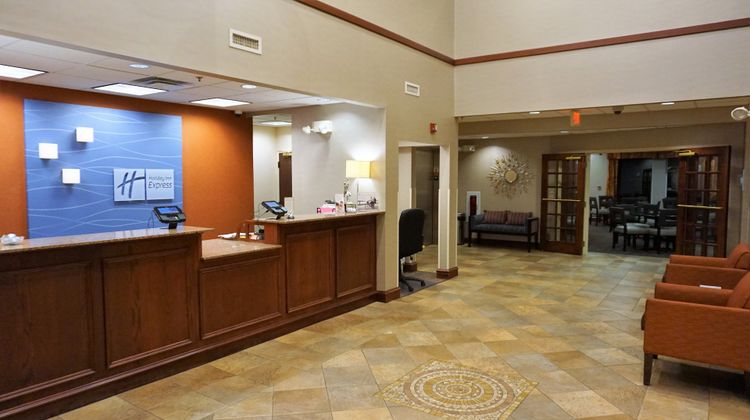 Holiday Inn Express Hotel & Suites Lobby