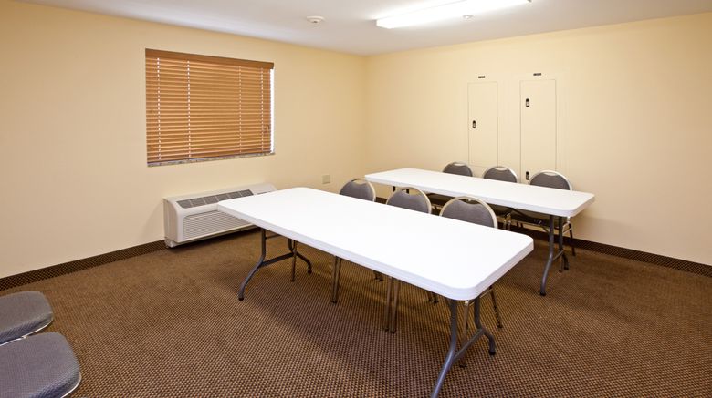 <b>Candlewood Suites Meeting</b>. Images powered by <a href="https://www.leonardoworldwide.com/" title="Leonardo Worldwide" target="_blank">Leonardo</a>.