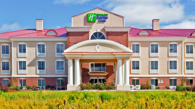 Holiday Inn Express & Suites Magee Exterior