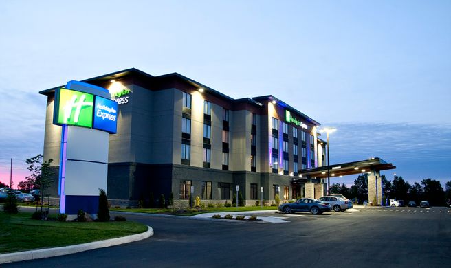Holiday Inn Express Exterior