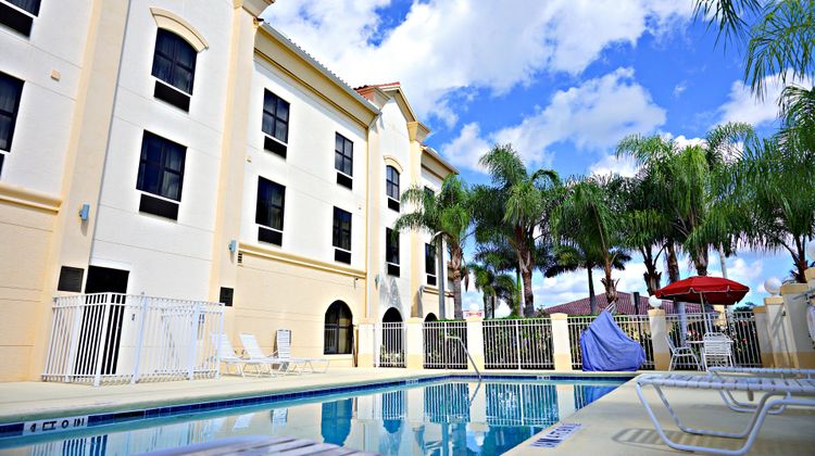 Holiday Inn Express Pool
