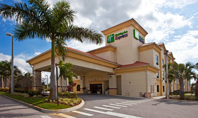 Holiday Inn Express Exterior