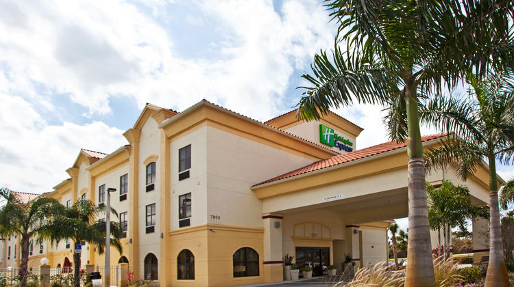 Holiday Inn Express Exterior