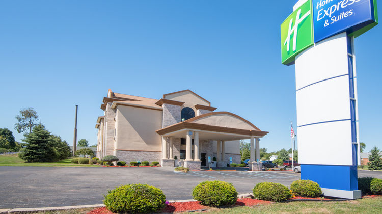 Holiday Inn Express & Suites Wauseon Exterior