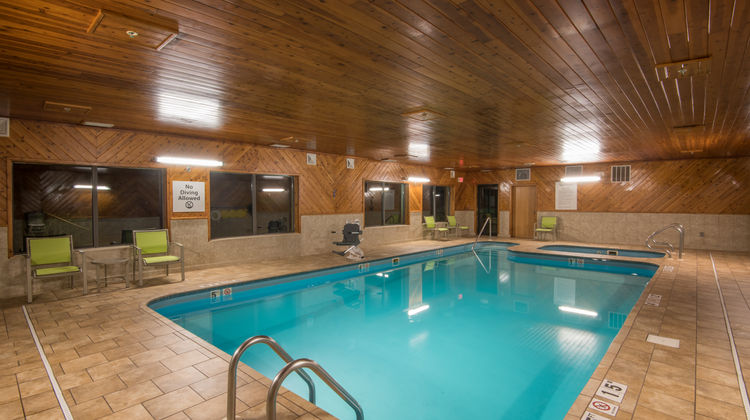 Holiday Inn Express & Suites Wauseon Pool