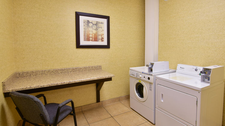 Holiday Inn Express & Suites Wauseon Lobby