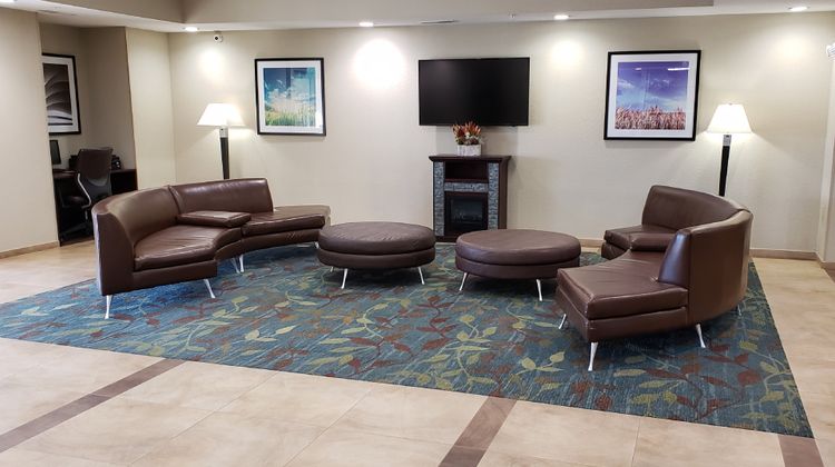 Candlewood Suites Woodward Lobby