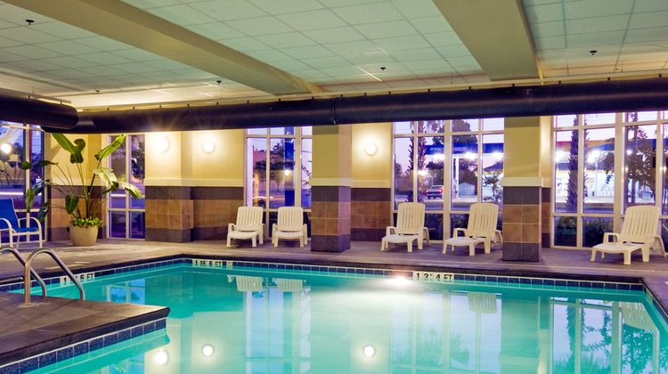 Holiday Inn Express Hotel & Suites Pool
