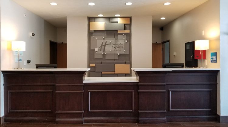 Holiday Inn Express & Suites Omaha West Lobby