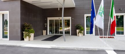 Holiday Inn Milan Nord Zara Exterior
