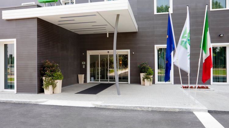Holiday Inn Milan Nord Zara Exterior