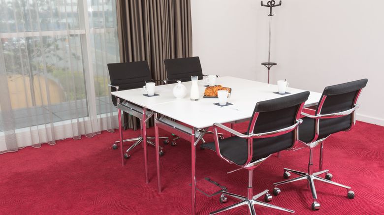 <b>Holiday Inn Manchester-MediaCityUK Meeting</b>. Images powered by <a href="https://www.leonardoworldwide.com/" title="Leonardo Worldwide" target="_blank">Leonardo</a>.