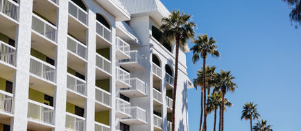 Holiday Inn Hotel & Suites Exterior