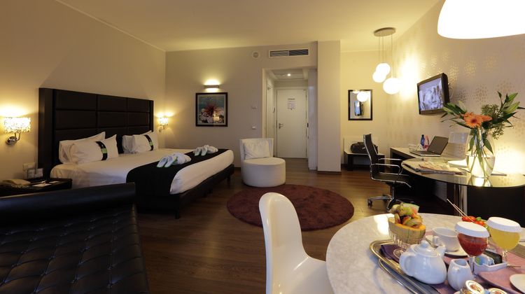 Holiday Inn Genoa City Room