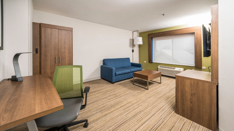 Holiday Inn Express Suite