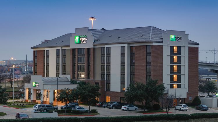 Holiday Inn Express Hotel & Suites Exterior