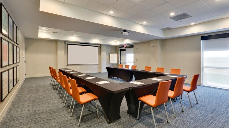 Holiday Inn Express Hotel & Suites Meeting