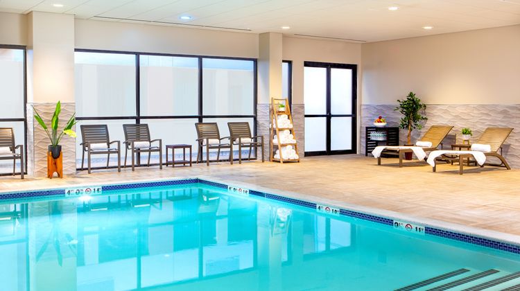 Crowne Plaza Boston Woburn Pool
