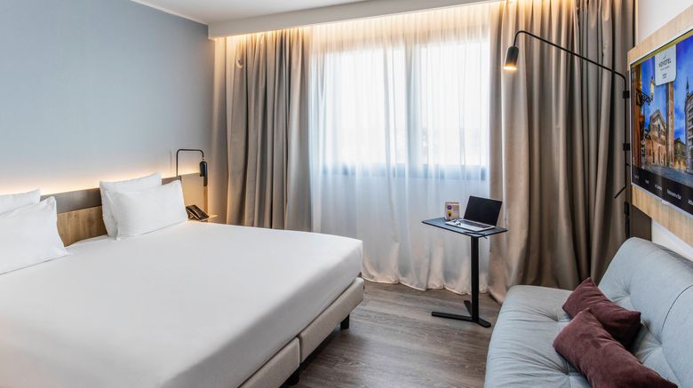 <b>Novotel Parma Centro Room</b>. Images powered by <a href="https://leonardo.com/" title="Leonardo Worldwide" target="_blank">Leonardo</a>.
