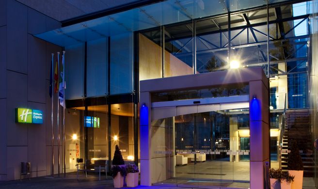 Holiday Inn Express Barcelona City Exterior