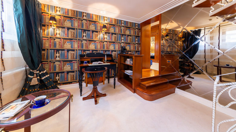 <b>Suter Palace Hotel Suite</b>. Images powered by <a href="https://www.leonardoworldwide.com/" title="Leonardo Worldwide" target="_blank">Leonardo</a>.