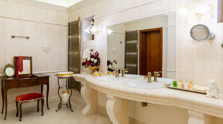 <b>Suter Palace Hotel Room</b>. Images powered by <a href="https://www.leonardoworldwide.com/" title="Leonardo Worldwide" target="_blank">Leonardo</a>.