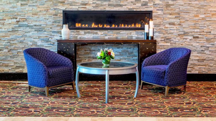 Crowne Plaza Boston Woburn Lobby