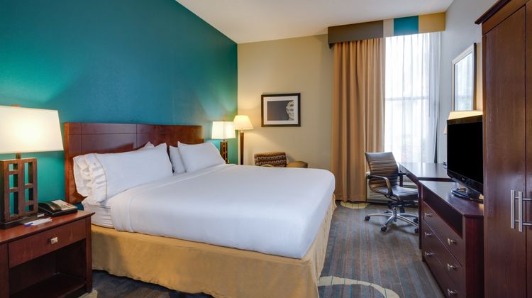 Holiday Inn Express DC East- Andrews AFB Room
