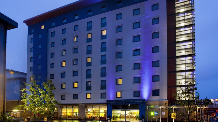 Holiday Inn Express Slough Exterior