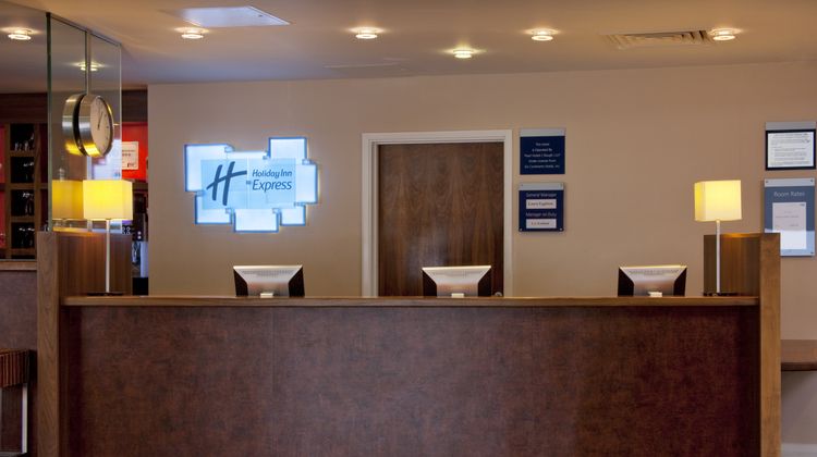 Holiday Inn Express Slough Lobby