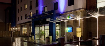 Holiday Inn Express Slough Exterior