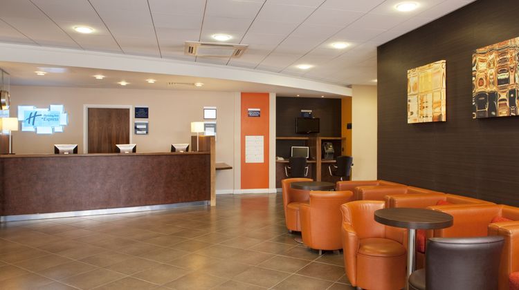 Holiday Inn Express Slough Lobby