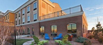 Holiday Inn Express Hotel & Suites Exterior