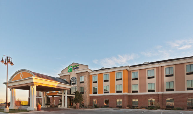 Holiday Inn Express Hotel & Suites Exterior